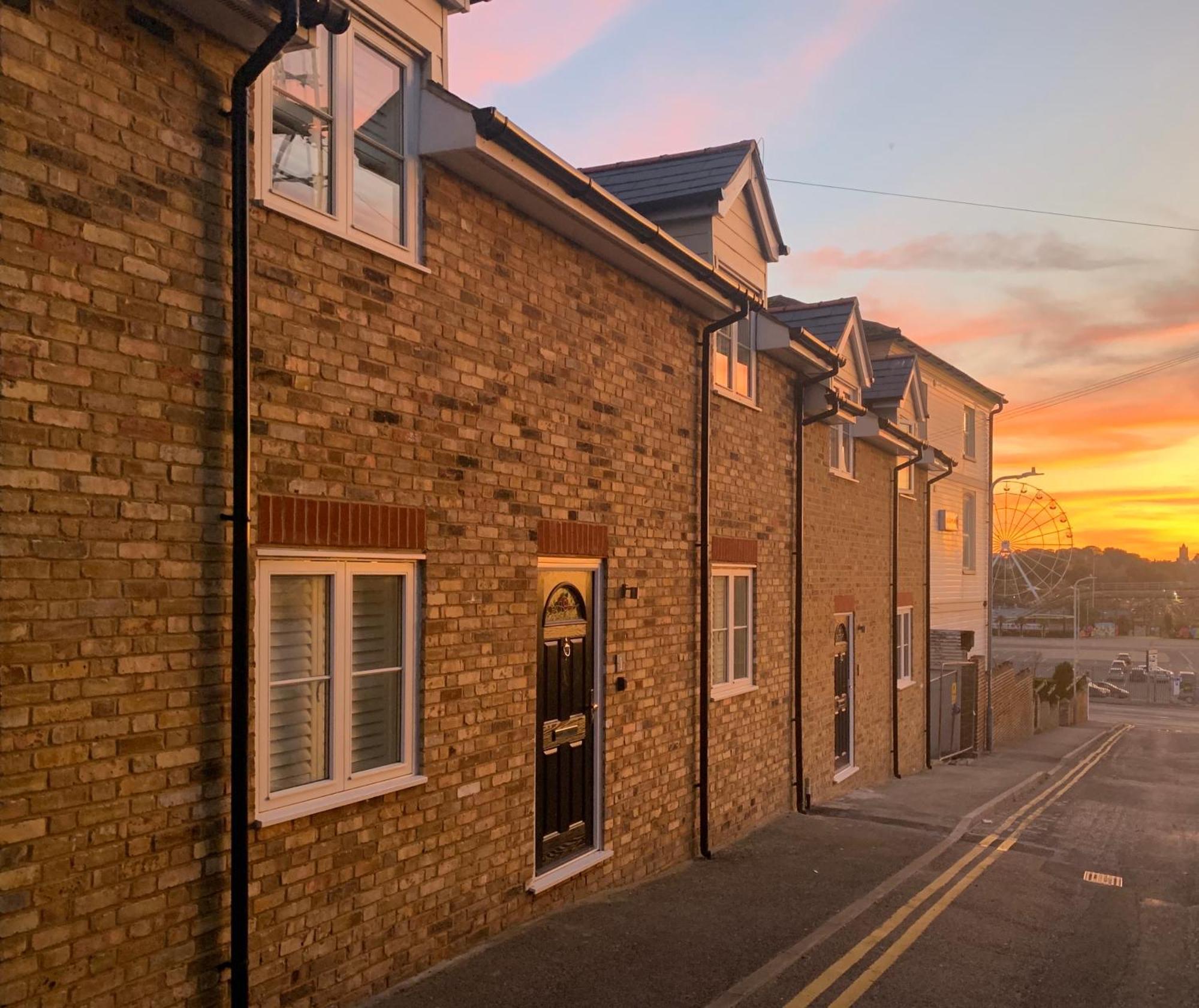 New! No3 Little Eaton - Perfectly Located Town House - By The Sea - Free Parking * Margate
