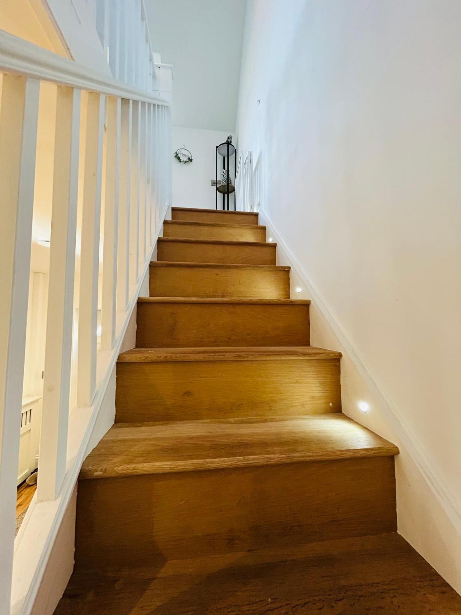 New! No3 Little Eaton - Perfectly Located Town House - By The Sea - Free Parking Holiday home