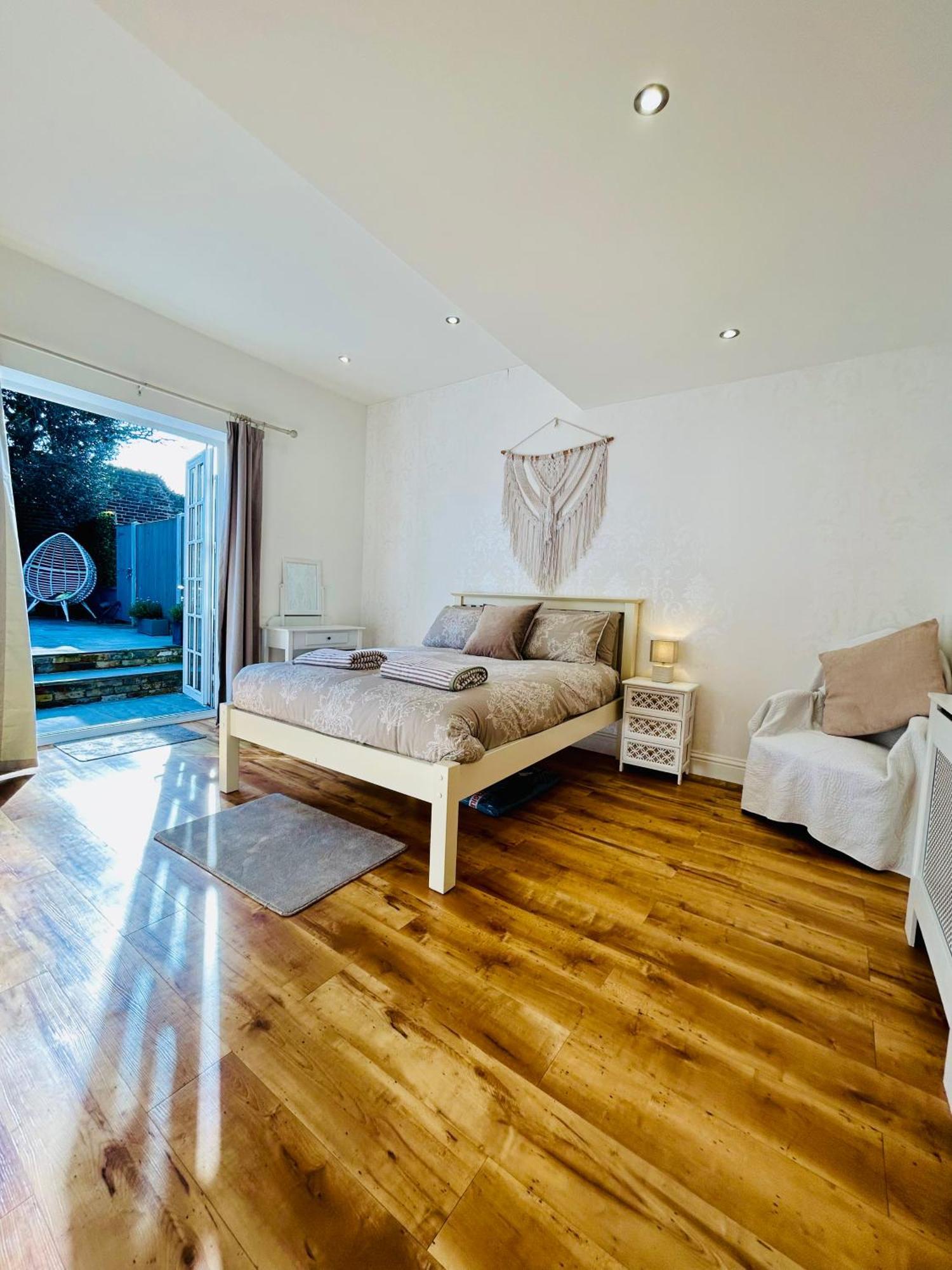 New! No3 Little Eaton - Perfectly Located Town House - By The Sea - Free Parking Margate